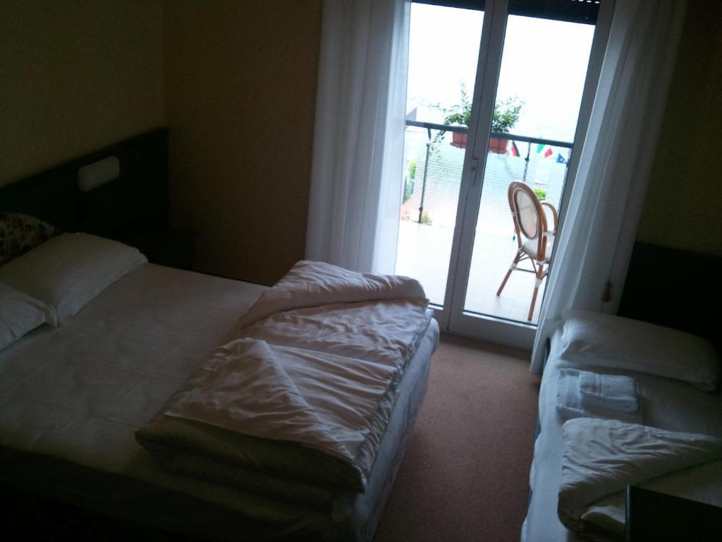 Hotel Caribe - Garda Lake Collection برنزوني سول جاردا الغرفة الصورة
