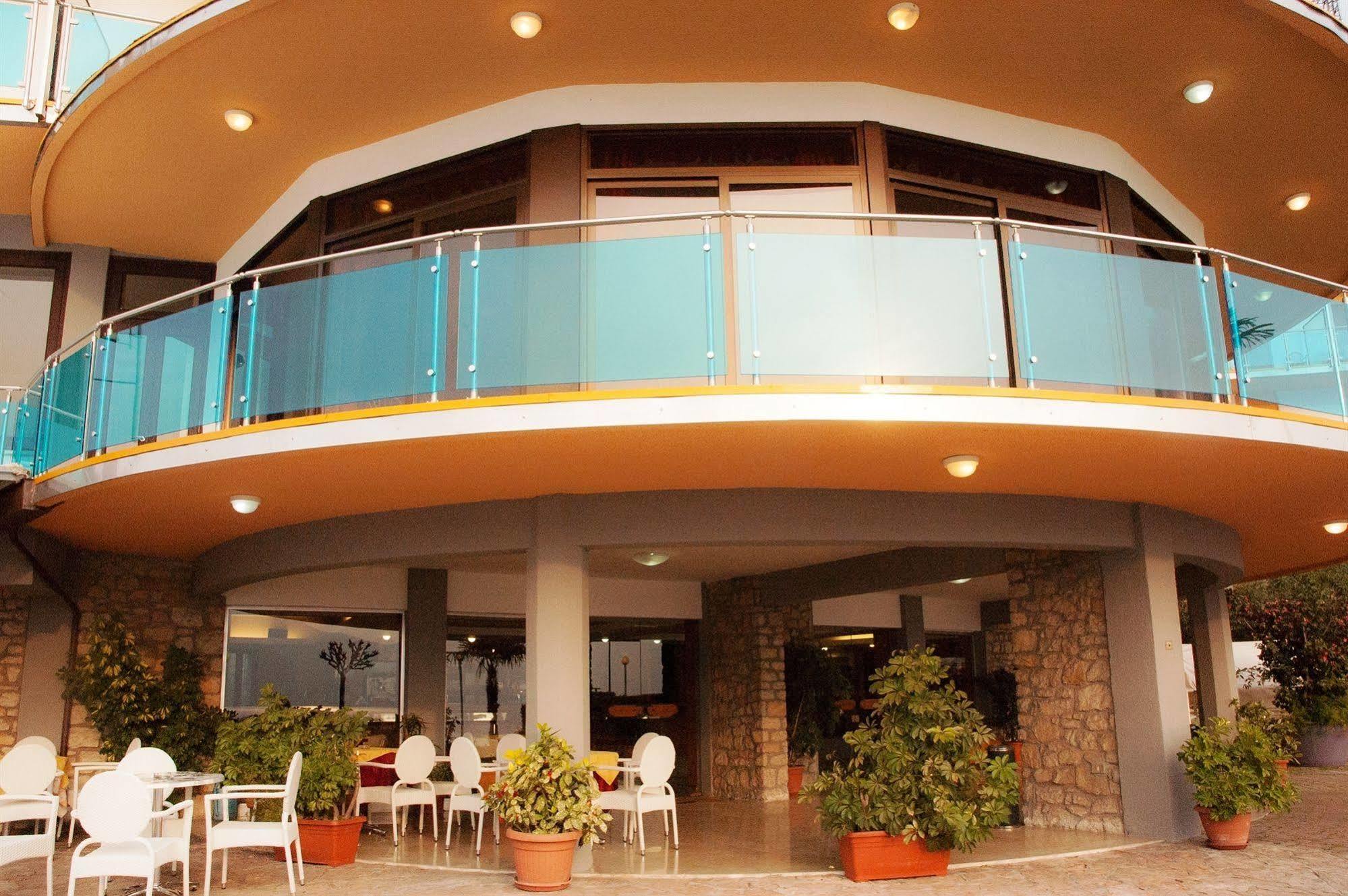 Hotel Caribe - Garda Lake Collection برنزوني سول جاردا المظهر الخارجي الصورة